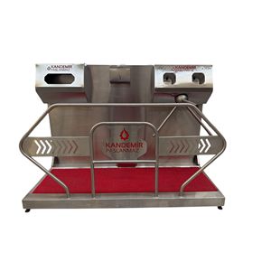 Système d'entrée industriel Kandemir en acier inoxydable AISI 304 avec tourniquet, tapis de barrière hygiénique et brosse à semelles de chaussures désinfectante - Product Image 1