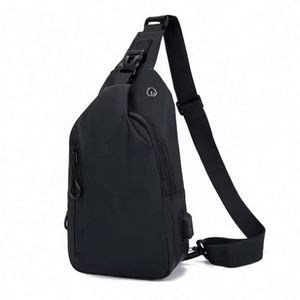Sac bandoulière de poitrine imperméable pour homme, décontracté, sportif, de voyage, avec port USB - Product Image 1