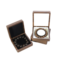 Boîte cadeau artisanale en noyer noir massif avec doublure en velours doux pour l'emballage et la présentation de bijoux de luxe