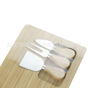 Juego de Tabla de Queso de Bambú con 3 Cuchillos de Acero Inoxidable Rectangulares de 35X18.7X1.6Cm para Servir y Cortar Queso - Product Image 4