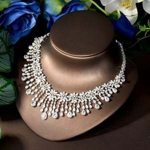 Pendentif de qualité supérieure collier en forme de larme et ensemble de fleurs boucles d'oreilles bijoux zircon cubique accessoires de robe de soirée de mariage S-221 - Product Image 5