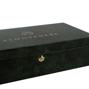 Caja de madera personalizada de alta calidad con certificación FSC para relojes, joyas y accesorios deportivos, con almohadillas. - Product Image 3