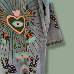Abrigo largo de terciopelo gris azulado para mujer al por mayor, bordado a mano con Sagrado Corazón y Ojo Turco, estilo LOVE, vintage, para invierno, chaqueta bohemia - Product Image 6
