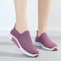 Usine Hongyan fabrique diverses chaussures de sport pour femmes de haute qualité en Chine