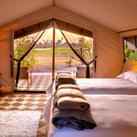 Tente de glamping de luxe pour safari africain, type villa, en acier, avec climatisation, grande couverture en toile PVC et côtés en tissu