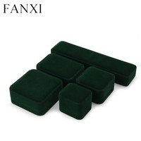 FANXI Luxuriöse Schmuckboxen aus Weichem Mikrofaserleder mit Anpassbarem Design in Grün für Halsketten, Ringe und Armbänder