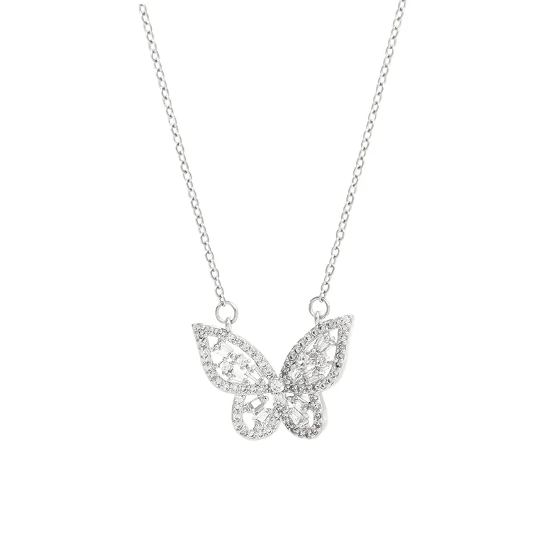 Luxuriöse und zarte Edelstahl und CZ Diamant versilbert Schmetterling Halskette.