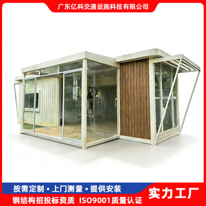 Maison conteneur moderne en structure acier, bureau rectangulaire avec murs en verre et design en panneaux de bois, installation sur site - Product Image 1
