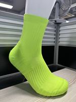 Chaussettes de sport personnalisées de haute qualité avec logo OEM, chaussettes de performance en nylon extensible, séchage rapide, coussinées, chaussettes mi-hautes pour hommes, pour la course à pied