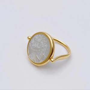 18K Gold Mermaid of the Sea Series Weißer doppelseitiger Ring aus Perlmutt, handgefertigter Vintage-Designer im Palaststil - Product Image 6