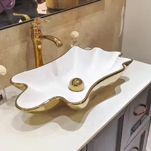 שולחן בעיצוב ייחודי חדר אמבטיה מודרני צורה מיוחדת קרמיקה מצופה זהב דלפק כיור אמנותי S-1018
