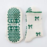Chaussettes antidérapantes pour femmes avec motif nœud, chaussettes de sport, de yoga et de pilates, chaussettes en tricot blanches