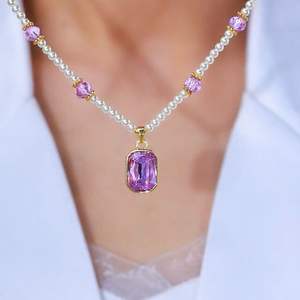 Nouveau collier chaîne délicat inspiré du luxe avec imitation perle et pendentif carré en cristal pour les occasions de fête - Product Image 5