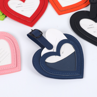 Étiquette de bagage créative et colorée en cuir PU en forme de cœur, multifonctionnelle, avec impression de logo personnalisé, pour l'embarquement