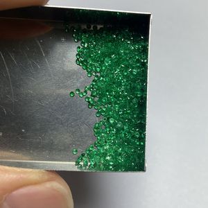 Pakistan Original Émeraude Naturelle 0.8mm À 1.5mm Petites Pierres D'émeraude Vertes En Vrac - Product Image 2