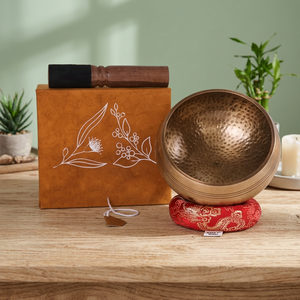 Juego de Cuencos Tibetanos Tallados a Mano - Cuenco de Sonido de Bronce de Grado Profesional para Sanación, con Mazo de Madera, Cojín de Seda y Souvenir - Product Image 3
