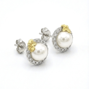 [Expo de Joyería Internacional de Hong Kong] Elegantes Pendientes Colgantes de Flor de Cinco Pétalos con Esmalte Blanco Mate y Acento de Circonita Cúbica - Product Image 2