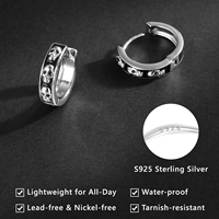 Pendientes de Aro Huggie con Calavera Negra Plateada y Cruz Gótica, Plata de Ley 925 Hipoalergénica, Joyería Punk Cool para Hombres y Mujeres
