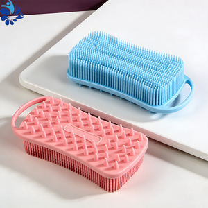 Brosse de bain en silicone rectangulaire pour le dos, avec poignée, pour adultes, disponible en noir, bleu et bordeaux. - Product Image 3