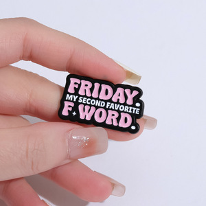 Broche en métal élégante et colorée sur le thème du vendredi, avec inscription anglaise, pour accessoires vestimentaires pour étudiants - Product Image 4