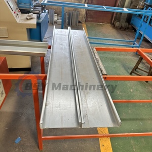 Boshiyi Galvanize <span class=keywords><strong>C</strong></span> Profile Máquina formadora de rollos <span class=keywords><strong>C</strong></span> Purlin Máquina formadora de rollos Gear Bearing Motor Core Components Made China - Product Image 6