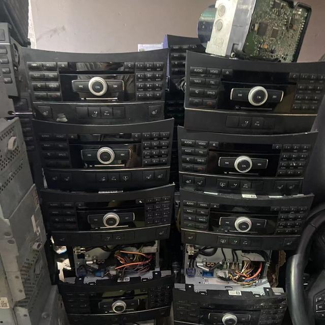 For 3 Series 5 Series 7 Series (F35/E60/F18/F02) & Mercedes-Benz E-Class C-Class S-Class CD Automotive Part Multimedia Console