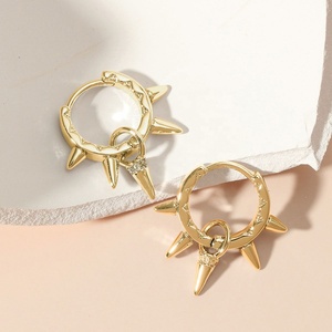 Pendientes de Aro Modernos Estilo Coreano, Diseño Geométrico de Espinas Metálicas Exageradas, Versátiles, Chapados en Oro, con Diamantes para Mujer - Product Image 6