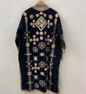 Chaqueta de terciopelo bordada a mano, estilo Suzani, kimono bohemio, regalo para ella - Product Image 3