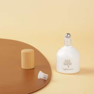 10ml Morandi Couleur Verre Roll on Bottle avec Perle En Acier Inoxydable et Couvercle En Bois <span class=keywords><strong>De</strong></span> Bambou pour <span class=keywords><strong>Parfum</strong></span> Huiles Essentielles Roller Bottle - Product Image 5