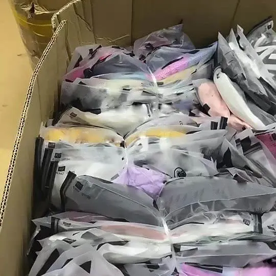 2022 Ausverkauf Damen bekleidung Großhandel Freizeit kleider T-Shirts gemischte Verpackung zufällige Lieferung Lager Kleidung