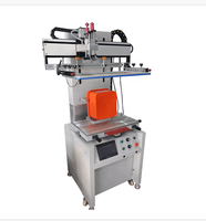 Grande machine de sérigraphie semi-automatique pour l'impression d'étiquettes sur des seaux pour animaux de compagnie