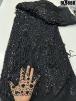 Tissu de dentelle de mariée élégant 2026 avec paillettes et pompons, tulle brodé de fleurs perlées, maille de luxe pour robes de mariée pour femmes