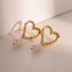 Pendientes de Perlas en Forma de Corazón de Acero Inoxidable Chapado en Oro de 18K, Estilo Europeo Americano, Joyería de Alta Gama para Mujer - Product Image 2