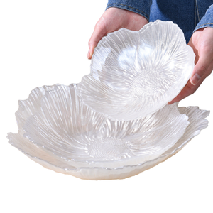 Ensemble de Plats Minimalistes pour Snacks Domestiques – Assiettes en Verre Blanc Nacré Rose en Forme de Fleur Nordique pour Noix et Fruits, Tasses et Soucoupes à Thé - Product Image 1