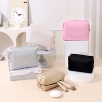 Sac de voyage multifonctionnel grande capacité à prix abordable pour femme, en cuir PU, avec fermeture éclair, étanche, pour cosmétiques et rangement