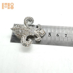 Nuevos productos Broche de Cruz de diamantes de imitación de aleación de zinc al por mayor para damas - Product Image 3