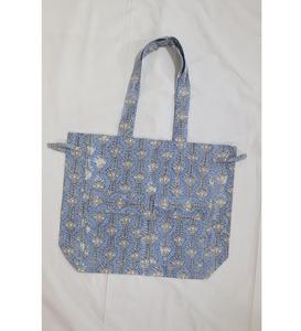 Bolsa Estampada a Mano Diseñada para Complementar Varias Ocasiones con Encanto Visual y Espacio Funcional, al por Mayor desde India - Product Image 1