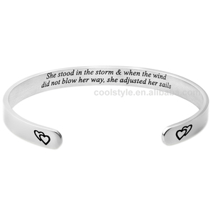 Bracelet de manchette réglable en acier inoxydable pour filles de 6mm Cadeau d'amitié inspirant pour femmes "Elle se tenait dans la tempête et quand le..." - Product Image 2