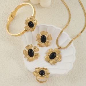 Ensemble de bijoux en acier inoxydable et pierres naturelles de la <span class=keywords><strong>série</strong></span> Lotus, comprenant un anneau à cheveux à haute élasticité, des boucles d'oreilles et un collier pour femmes, tendance - Product Image 5
