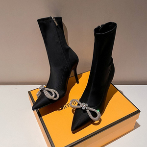 รองเท้าบูทผู้หญิงแบบสวม ดีไซน์โบว์ประดับเพชร วัสดุยืดหยุ่น ส้นหนา ปลายแหลม - Product Image 2