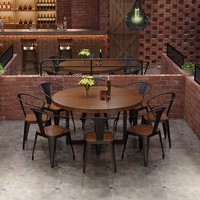 Table et chaises de restaurant style industriel en bois massif et fer forgé, idéales pour café, restaurant, et tables rondes commerciales pour hot pot.