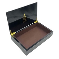 Boîte-cadeau en bois avec date du Ramadan finition laquée piano de luxe au design personnalisé