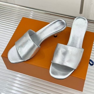 Sandales à talons hauts pour femmes en cuir texturé, bout fermé, sexy, chaussures de créateur haut de gamme personnalisées - Product Image 1