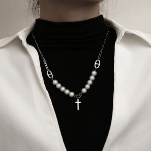Collar de Perlas para Mujer con Colgante de Cruz Personalizado en Acero Inoxidable Pulido de Alta Calidad - Product Image 1
