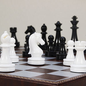 Set di Scacchi Bianco e Nero con <span class=keywords><strong>Dama</strong></span> 2 in 1, Scacchiera Magnetica Pieghevole, Giochi di Scacchi di Lusso per Competizioni - Product Image 1