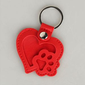 Llavero de piel sintética para guardar recuerdos de mascotas, colgante con forma de corazón y huella para amantes de perros y gatos - Product Image 4