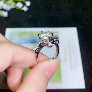 Anello Rotondo da Donna, Accessorio Semplice ed Elegante per l'Uso Quotidiano - Product Image 4