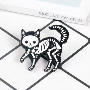 Pasadores de Metal de aleación chapados en níquel negro Funky Punk de Halloween de dibujos animados bonitos del fabricante, pasador de esmalte suave para manualidades de Metal - Product Image 4