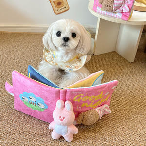 Giocattolo Ecologico per Cani e Gatti con Suoni, Peluche Rosa per Nascondere Cibo, Libro Interattivo Educativo per il Buonanotte - Product Image 1