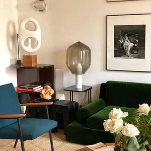 Lampe <span class=keywords><strong>de</strong></span> table sculpturale <span class=keywords><strong>de</strong></span> style contemporain, base en marbre, verre teinté ambré, forme cylindrique haute, lampe <span class=keywords><strong>de</strong></span> table unique en forme <span class=keywords><strong>de</strong></span> <span class=keywords><strong>phare</strong></span> - Product Image 4